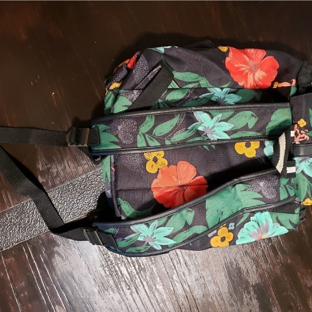 Mossimo floral backpack   - Picture 8 of 8